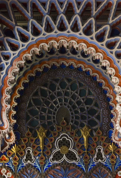 Bliska szczegółów dekoracyjnych archs w stylu orientalnym — Zdjęcie stockowe
