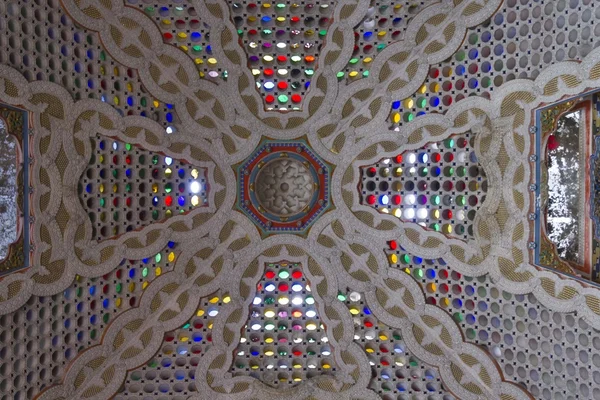 Farklı cam renklerle renkli cam tavan — Stok fotoğraf