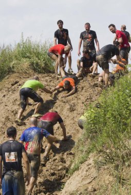 Çalıştırmak çamur, katılımcı ile dayanışma