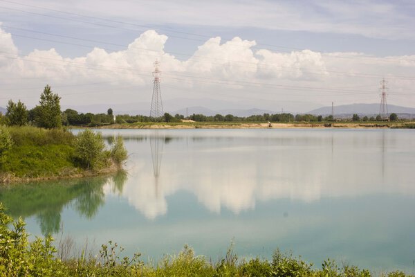 Миролюбивое озеро в парке Ренай в Сигне

