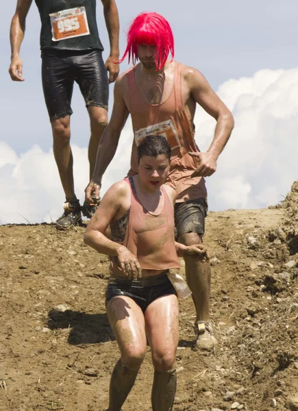 Participante no Inferno Run perto de Florença — Fotografia de Stock