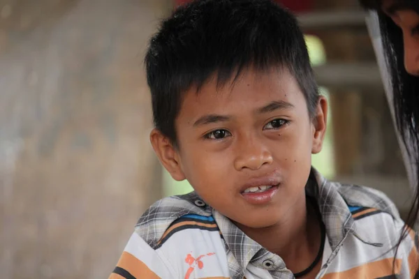 Ritratto di un giovane ragazzo indonesiano — Foto Stock