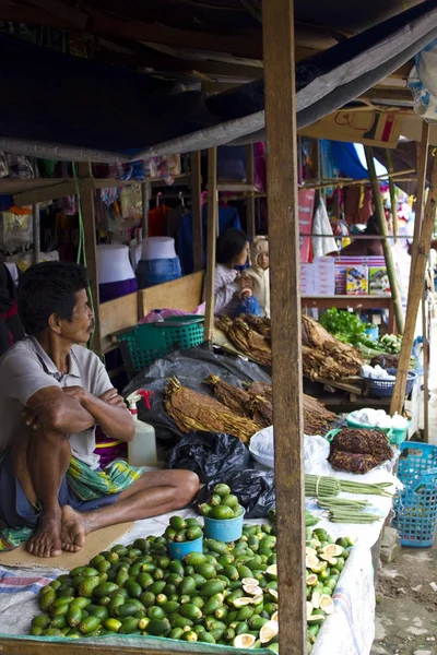 Traditional Torajan street market, — Stock Photo, Image