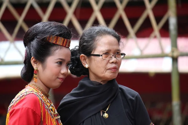 Twee generaties van Torajan vrouwen — Stockfoto