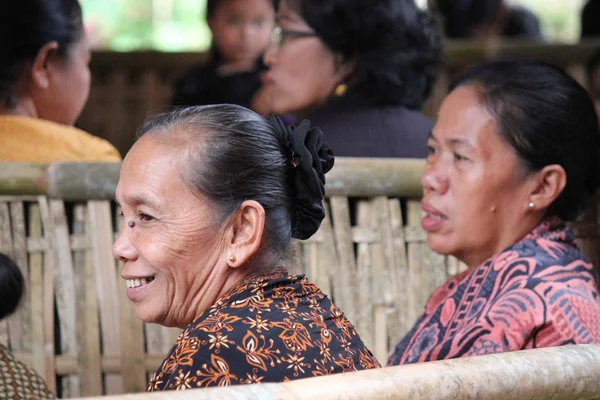 Mulher indonésia sênior sorrindo — Fotografia de Stock