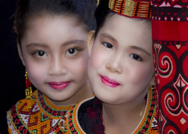 Portrait de deux belles Torajan filles — Photo