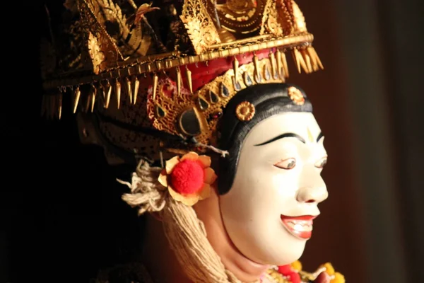 Balinese traditional dancer with mask — Stok fotoğraf