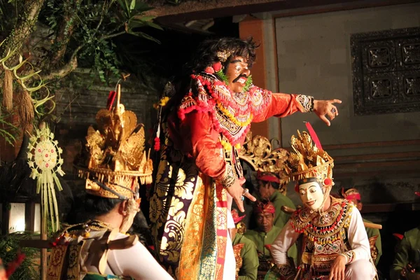 Traditional Balinese dance performance in the public Ubud Palace — Stockfoto