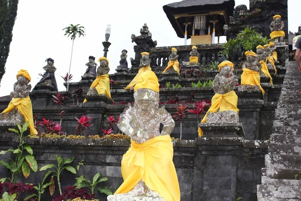 Besakih Templo Materno em Bali, templo sagrado com todas as suas estátuas — Fotografia de Stock