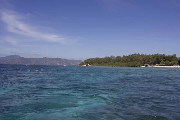 Vista sulle isole Gili dal mare di Bali — Foto Stock