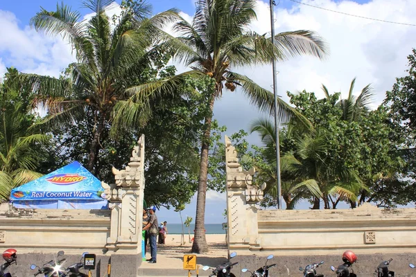 巴厘岛库塔海滩入口大门 — 图库照片