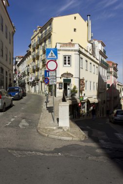 Bairro Alto quartier Lizbon sokakta geleneksel yamaç