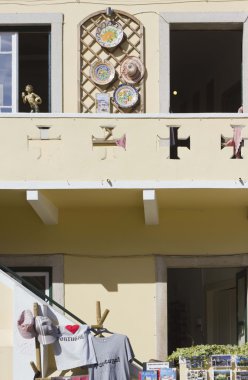 Hediyelik eşya dükkanı Sintra iki düzeyde