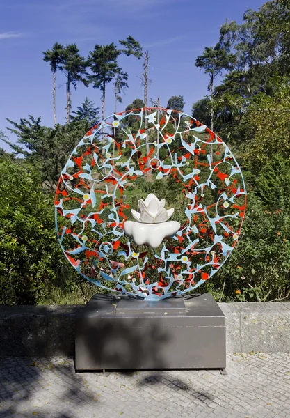 Escultura moderna de lótus em Sintra — Fotografia de Stock