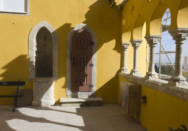 Traditional yellow courtyard of Pena National Palace — Stock Photo, Image