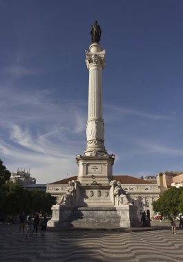 Pedro IV Rossio Meydanı'nda sütun