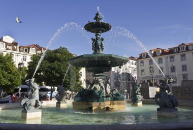 Lizbon Rossio Meydanı'nda anıtsal çeşme