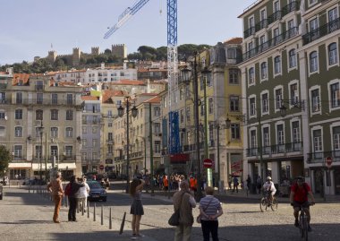 İnsanlar Lizbon Figuera meydanında