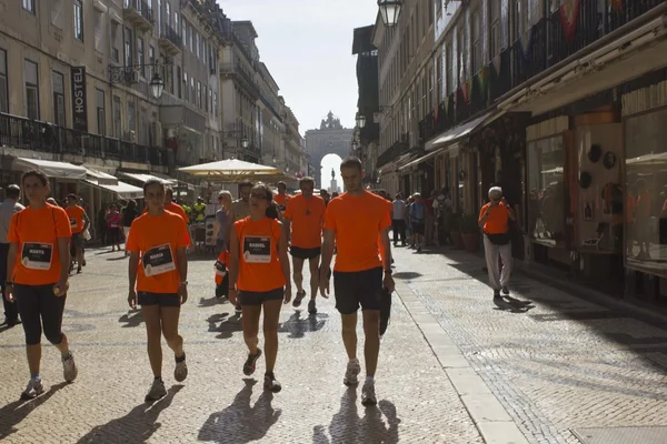 Teilnehmer zu Fuß in der rua augusta — Stockfoto