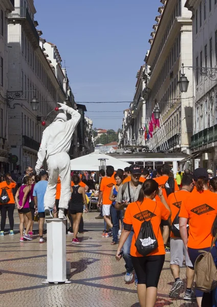 Teilnehmer am Lissabon-Marathon beim Gehen in der rua augusta — Stockfoto