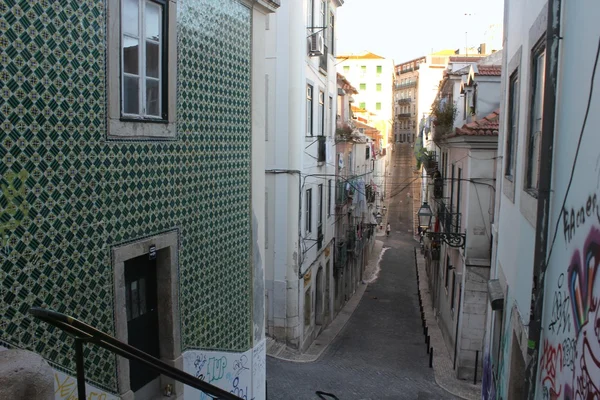 Tradicional calle estrecha en Baixa Quartier — Foto de Stock