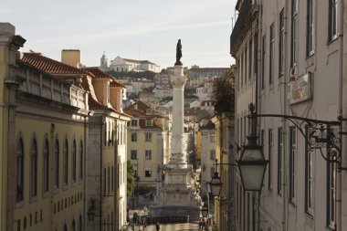 Rossio kare üstten Bakınlan sütununda Pedro IV