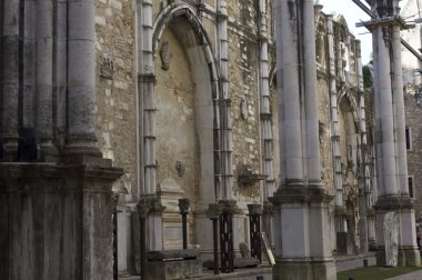 Lizbon Carmo rahibe manastırı