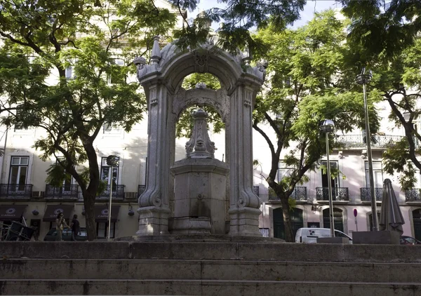 Largo do Carmo fountain in Lisbon — Stock Photo, Image