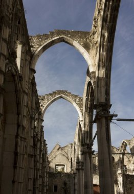 Lizbon Carmo manastır kalıntıları içinde
