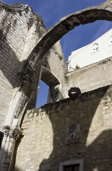 Κοιτώντας ψηλά στο μοναστήρι Carmo σε Λισαβόνα — Φωτογραφία Αρχείου