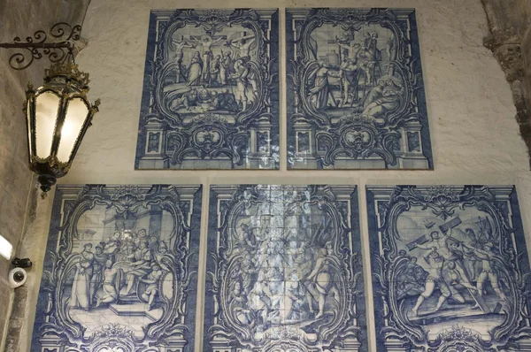 ブルーのアズレージョのカルモ修道院の内部装飾をタイルします。 — ストック写真