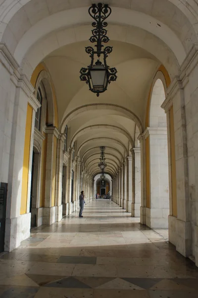 Le couloir sous l'arche triomphale de Rua Augusta — Photo