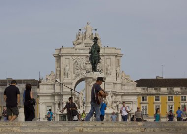 Commerce square Lizbon Sreet şarkıcı