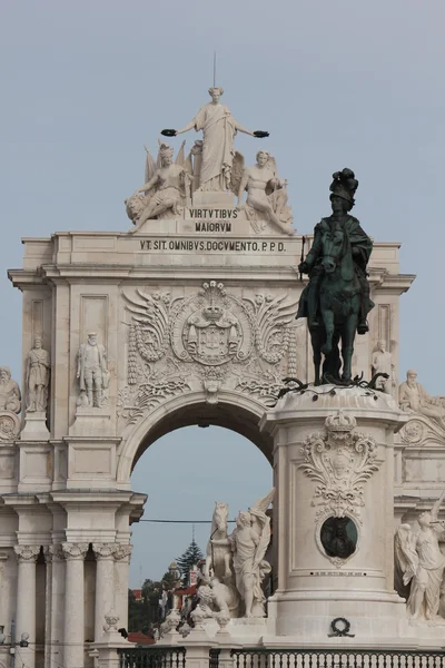 Gros plan architectural de la statue équestre du roi Joseph et de l'arche Rua Augusta — Photo