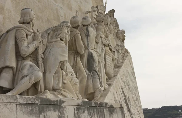 Vy från baksidan av monumentet av upptäckterna — Stockfoto