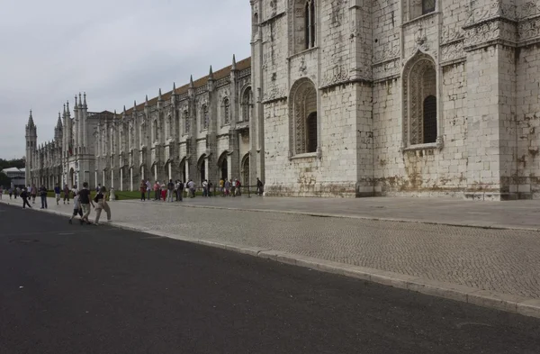 Vnější pohled na klášter Jeronimos — Stock fotografie