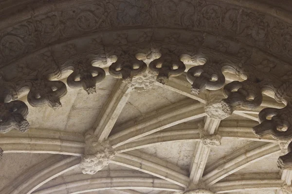 Close-up van het gewelfde plafond van Jeronimos Monastery — Stockfoto