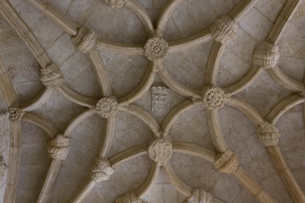 Architectural close up of the vaulted ceiling of Jeronimos Monastery — Stock Photo, Image