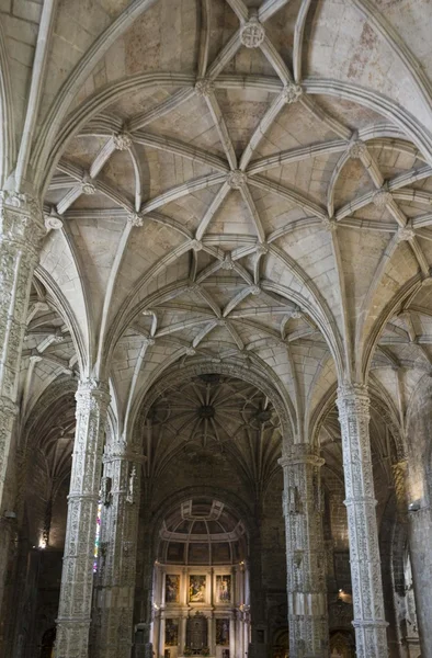 Interior de la iglesia del Monasterio de Jerónimos — Foto de Stock