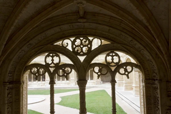 Jeronimos monastery Cloister kemerler dekore edilmiş — Stok fotoğraf