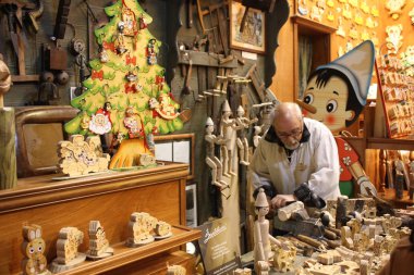 Pinokyo şeklinde Ahşap oyma ustası