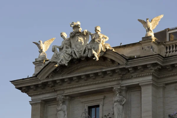 Stavba střechy na Piazza della Repubblica v Římě — Stock fotografie