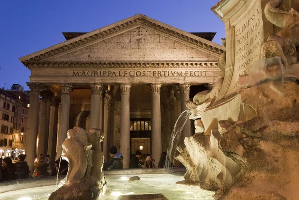 Detailní záběr Fontana del Pantheonu v Římě — Stock fotografie