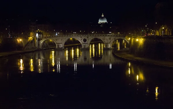 Ponte Sisto la nuit à Rome — Photo