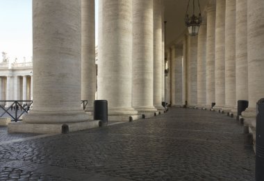 Saint Peter Bazilikası Dorik sütunlu