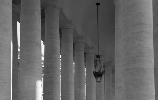 Colonnade dorique de la basilique Saint-Pierre — Photo