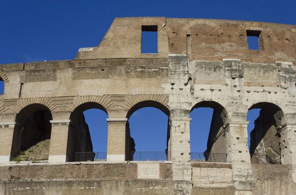 Närbild detalj av yttre väggarna i Colosseum — Stockfoto