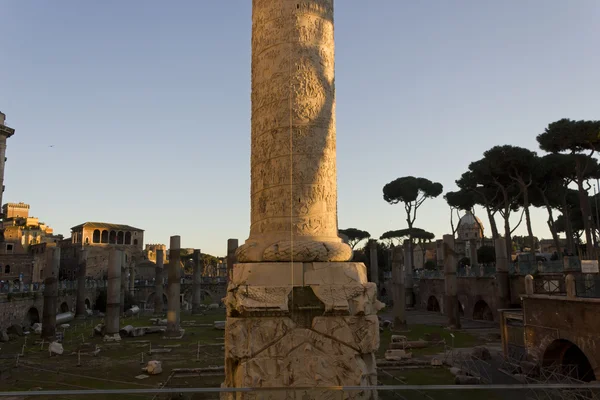 Fondo de la columna de Trajano en Roma, Italia — Foto de Stock