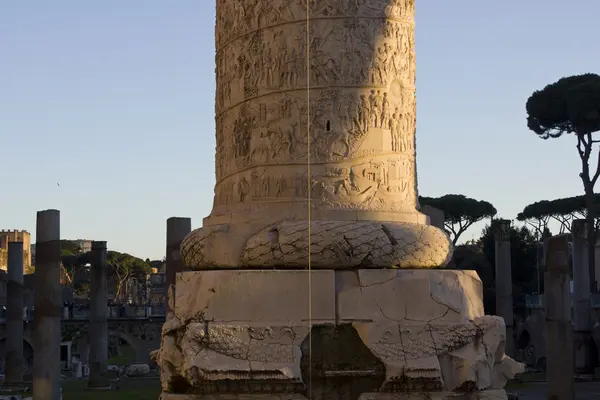 Architectural close up of the bottom of Trajan column — Stock Photo, Image