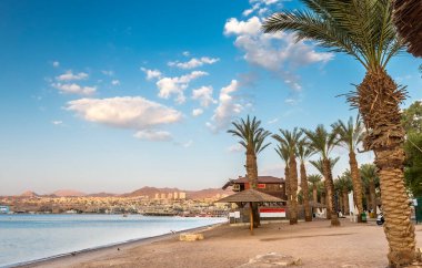 İsrail 'in ana tatil beldesi Eilat' ın kumsalı.
